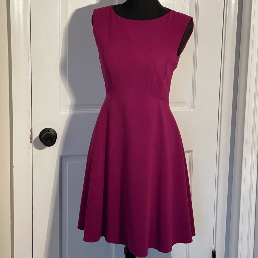 TAHARI Dress size 2 fitted